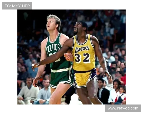 拉里·伯德传球视野广阔对比魔术师约翰逊助凯尔特人五冠辉煌