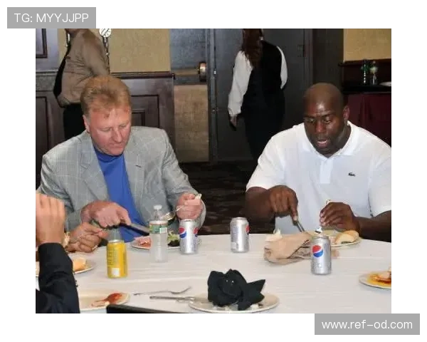 杜兰特家冰箱里塞满蛋白粉，连冰块都是鸡胸肉味的