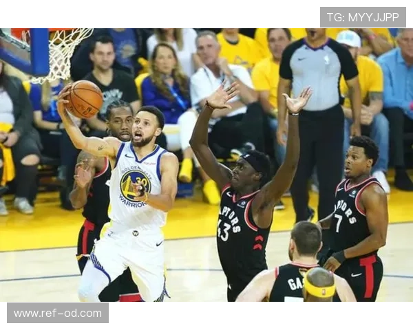 德斯蒙德·班恩三分出手提升战术空间拉开球队进攻距离