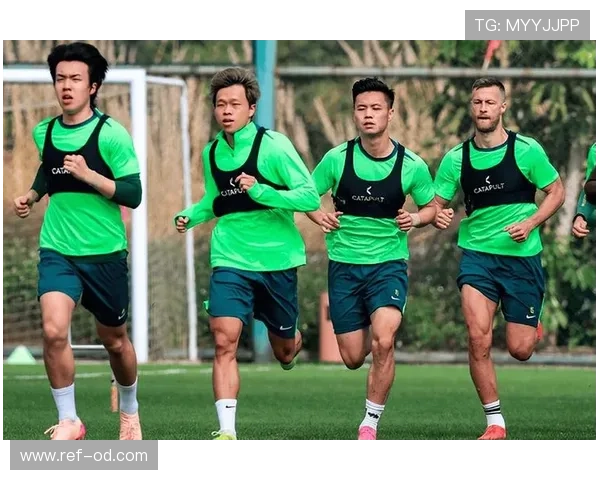 北京国安重点演练边路突破战术丰富进攻手段